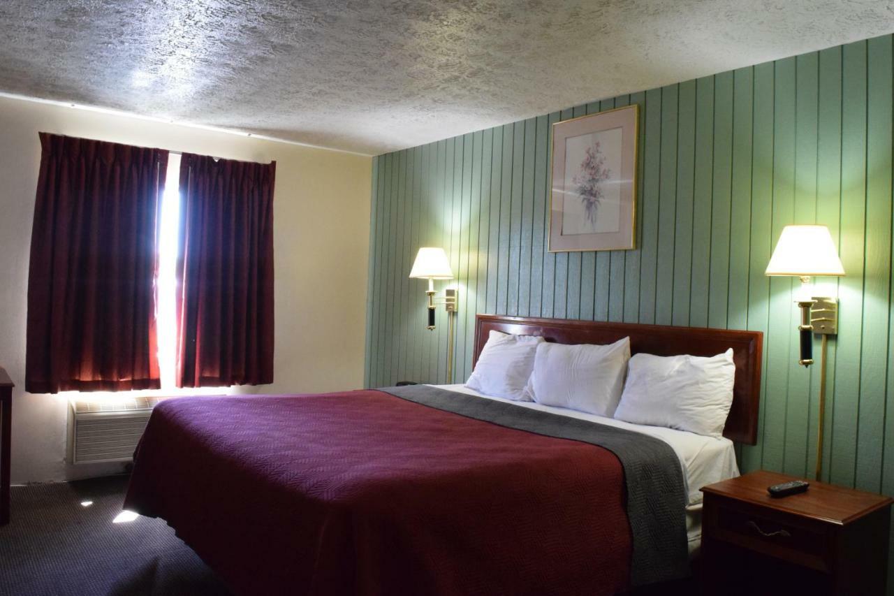 Ontario Center Budget Inn Ontario מראה חיצוני תמונה