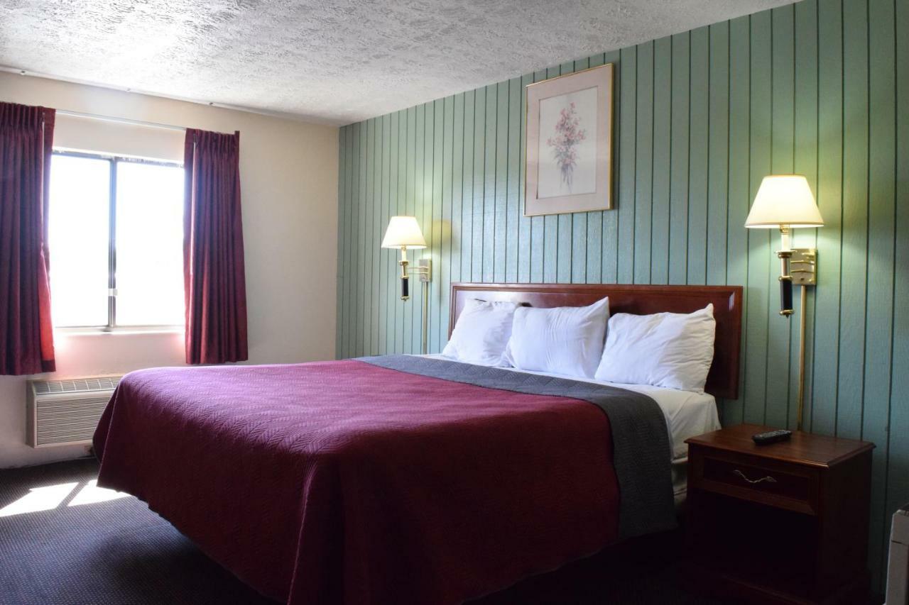 Ontario Center Budget Inn Ontario מראה חיצוני תמונה