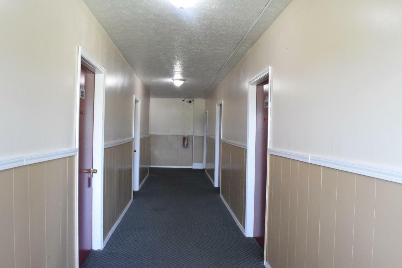 Ontario Center Budget Inn Ontario מראה חיצוני תמונה