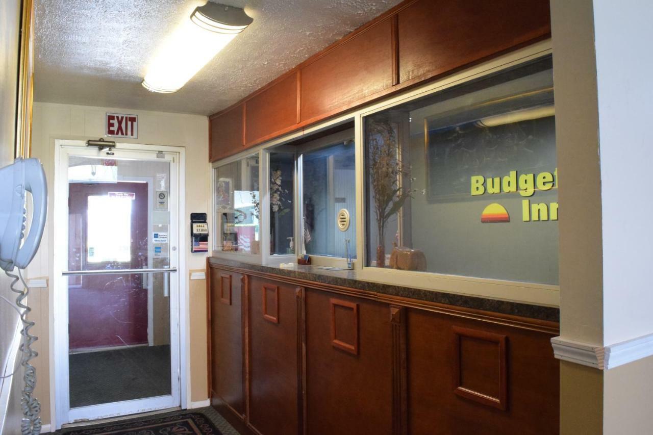 Ontario Center Budget Inn Ontario מראה חיצוני תמונה